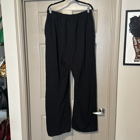 Boohoo | V Waistband Wide Leg Jogger (Tall) - Picture 8 of 9